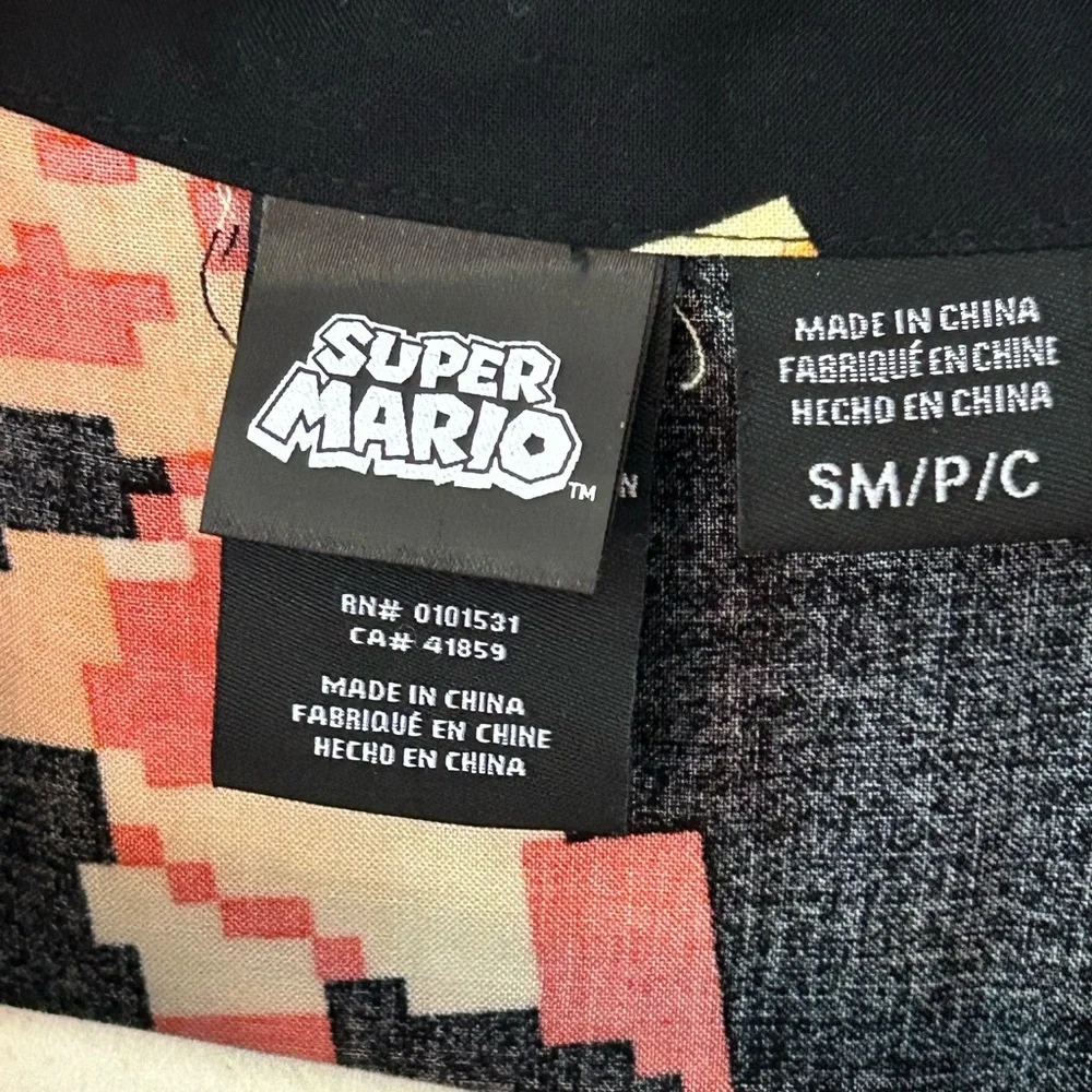 Men’s Super Mario Brothers Mario floral Hawaiian style button down shirt small - Picture 5 of 5